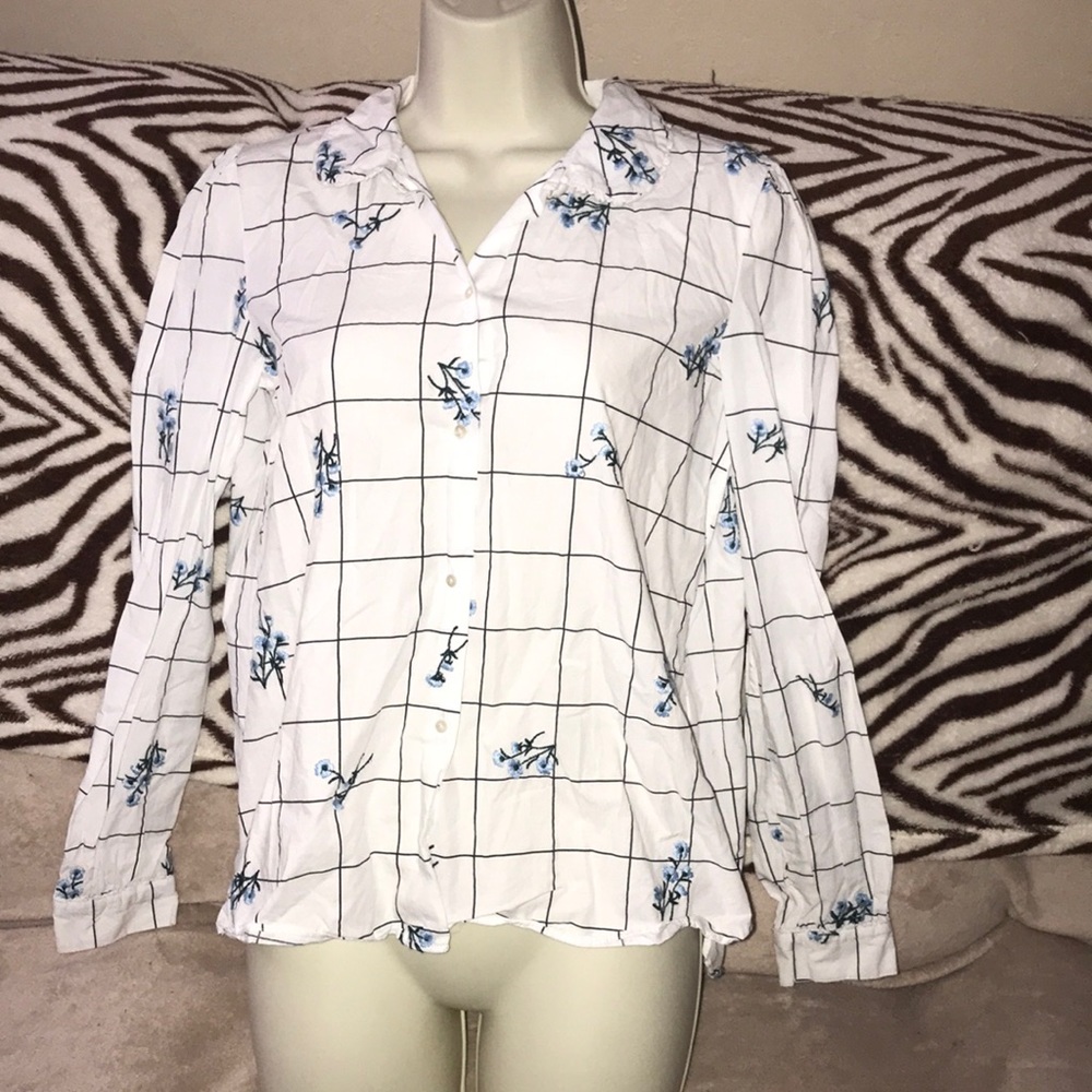 Zara Trafaluc collection size small button down shirt 💕